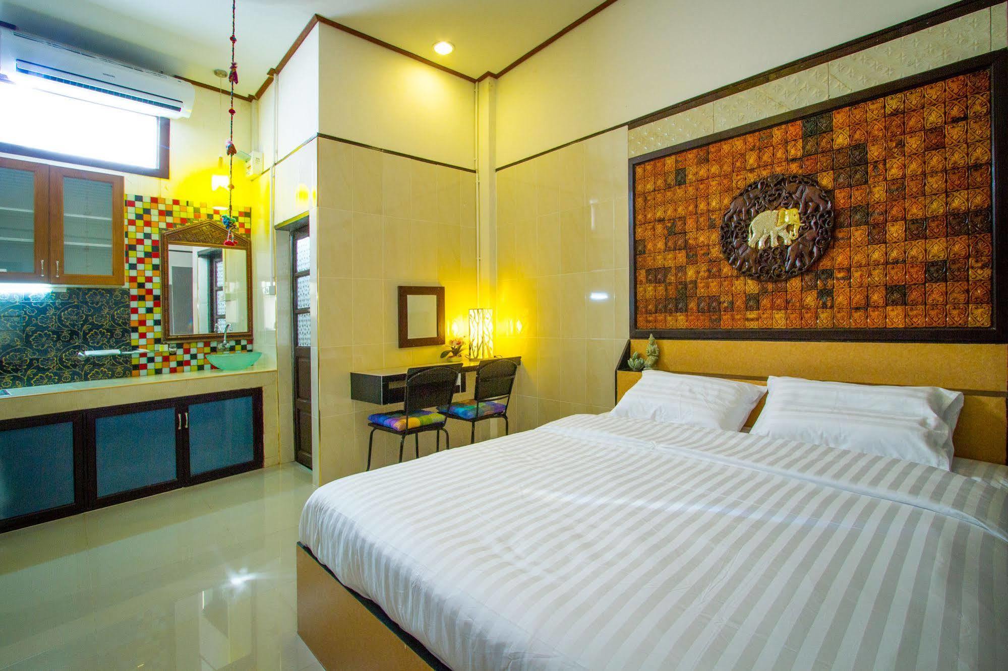 Hotel E