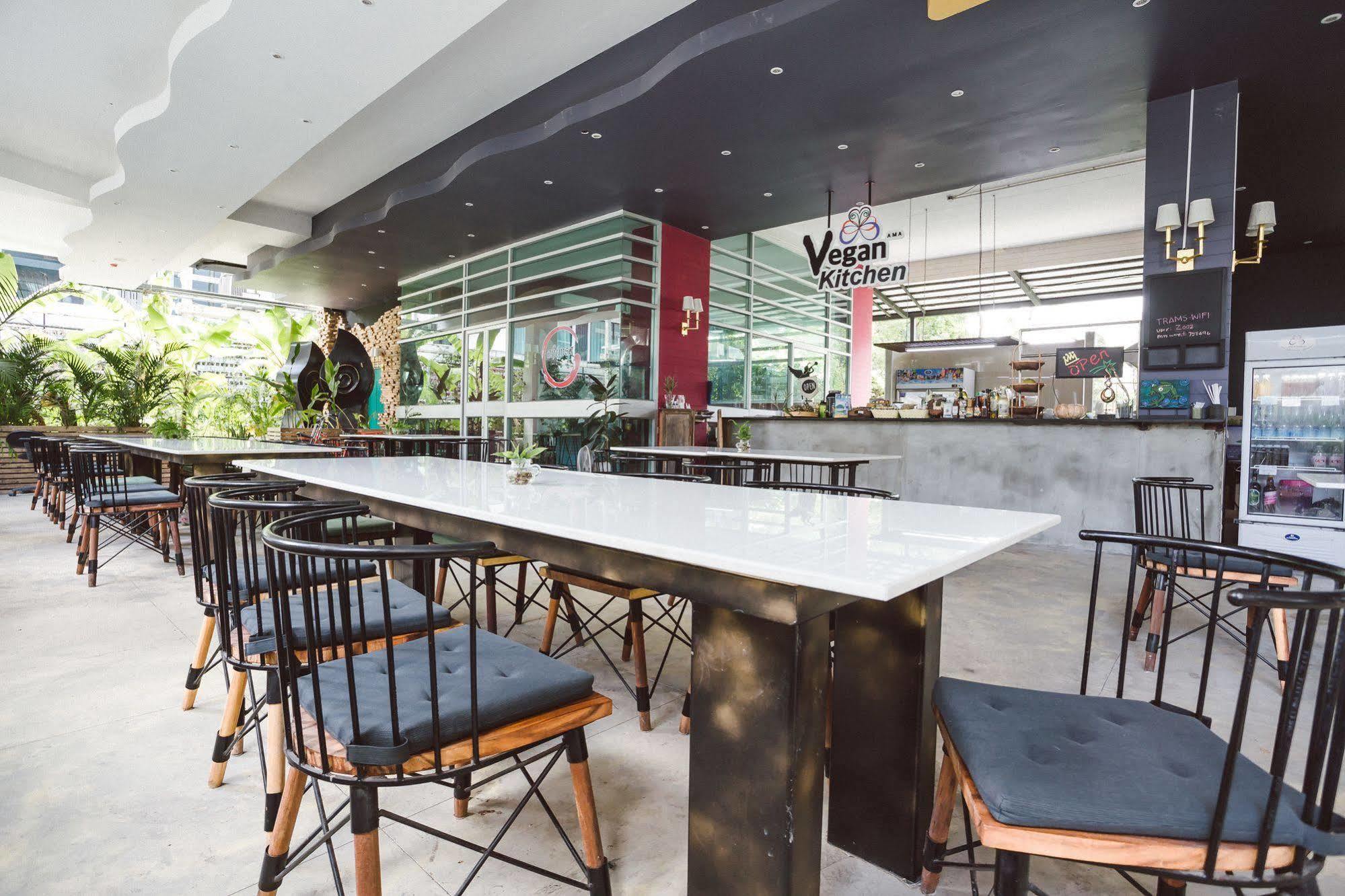 Tempat peranginan Icheck Trams Square 4*