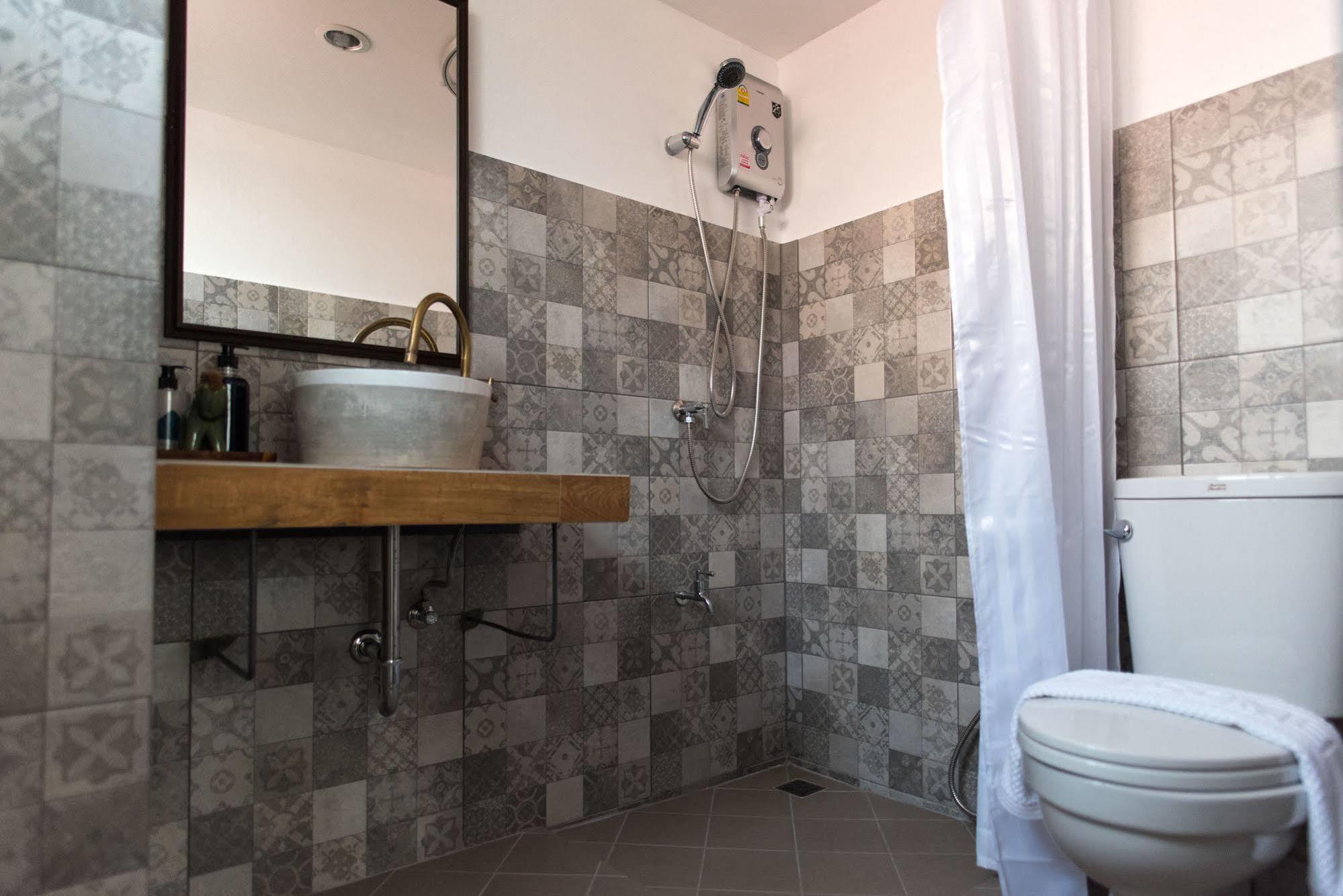 Thapae Happy House Hotel 2*