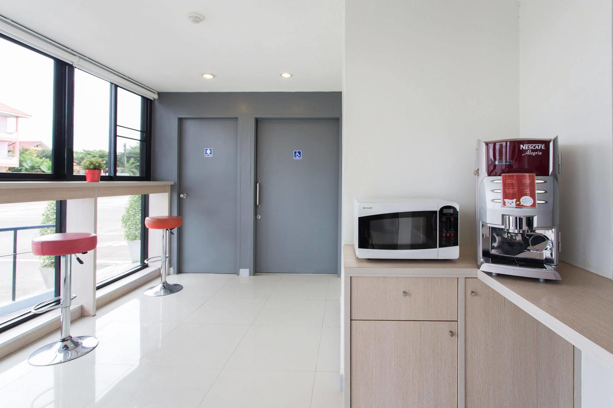Hop Hotel 2*
