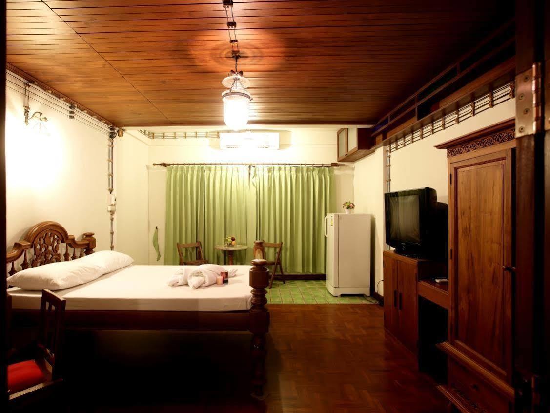 Pond Hotel
