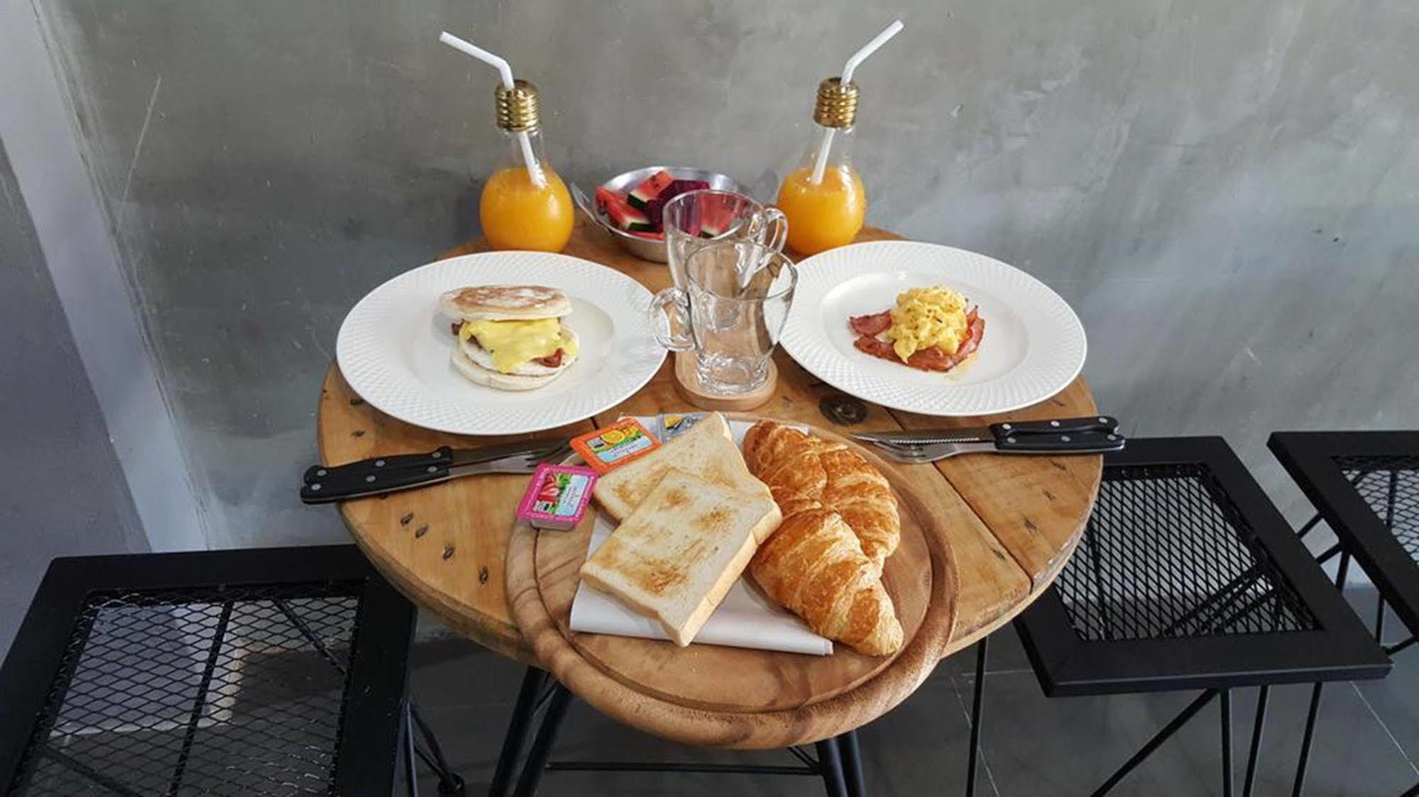 Hostel La Belle Nuit House