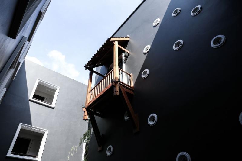 Ping Silhouette Hotel