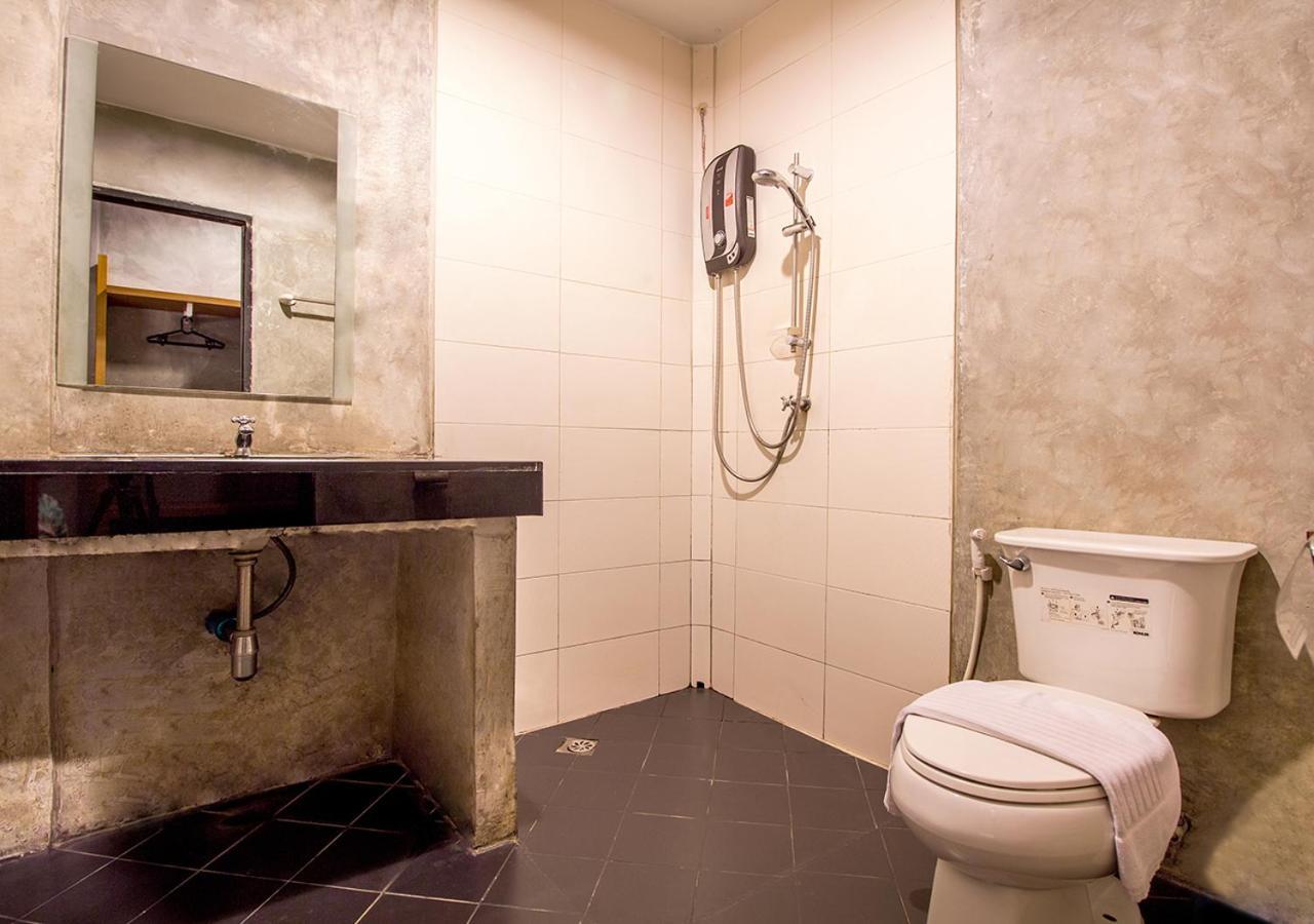 Hotel B2 Airport 3*