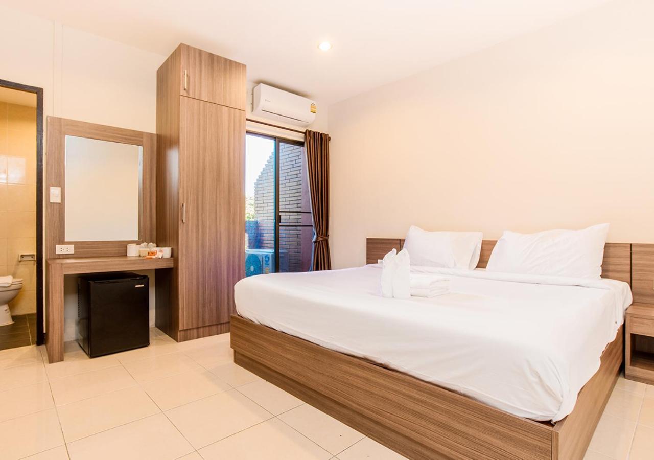 B2 Airport Hotel