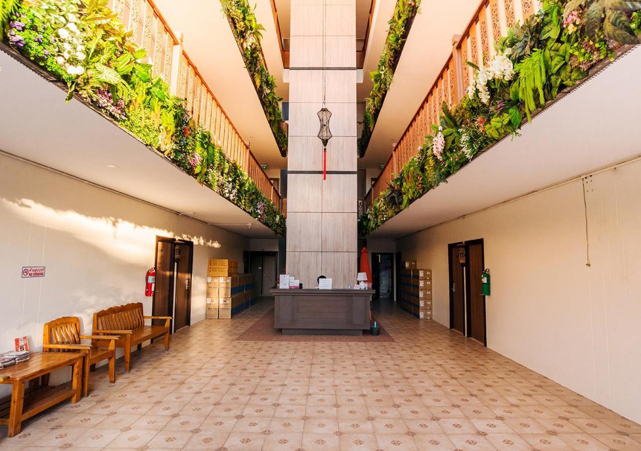 B2 Airport Hotel