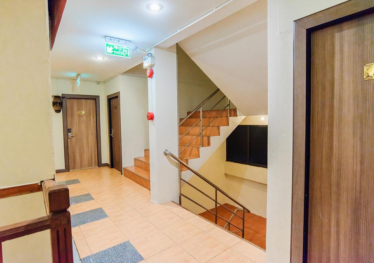 Hotel B2 Airport 3*