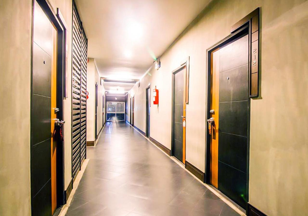 Hotel B2 Airport 3*
