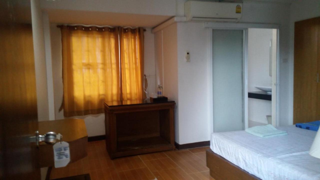 Like Hostel