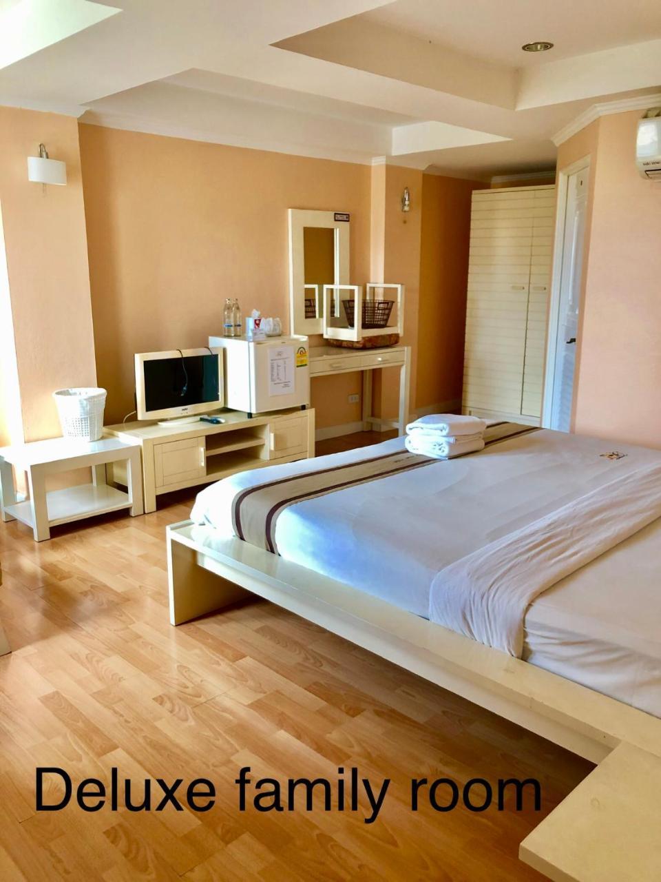 Triple Palms House 2*