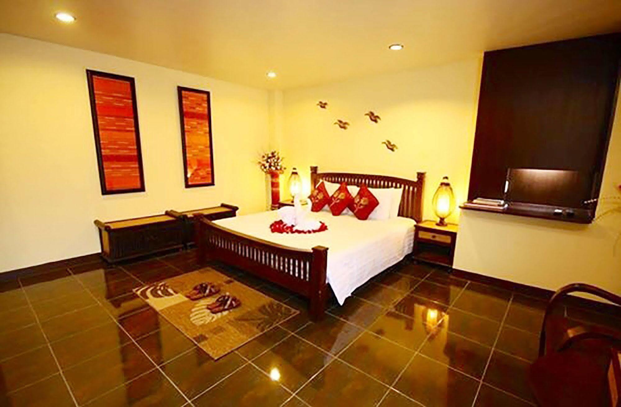 Cm Night Bazaar Boutique ซี เอ็ม ไนท์บาซาร์ บูทีค - Sha Certified Hotel 3*