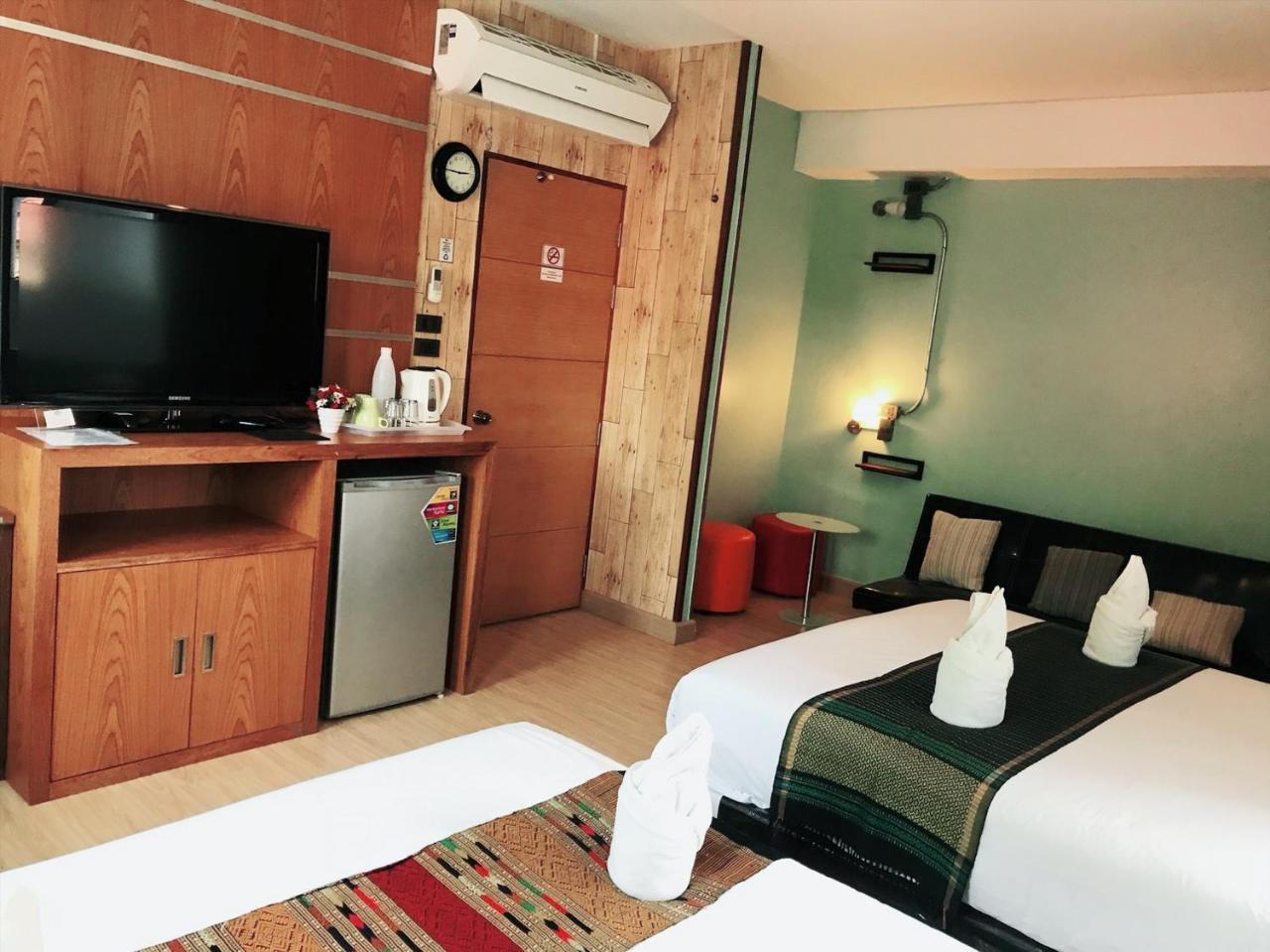 Tawan Bed Club Hostel