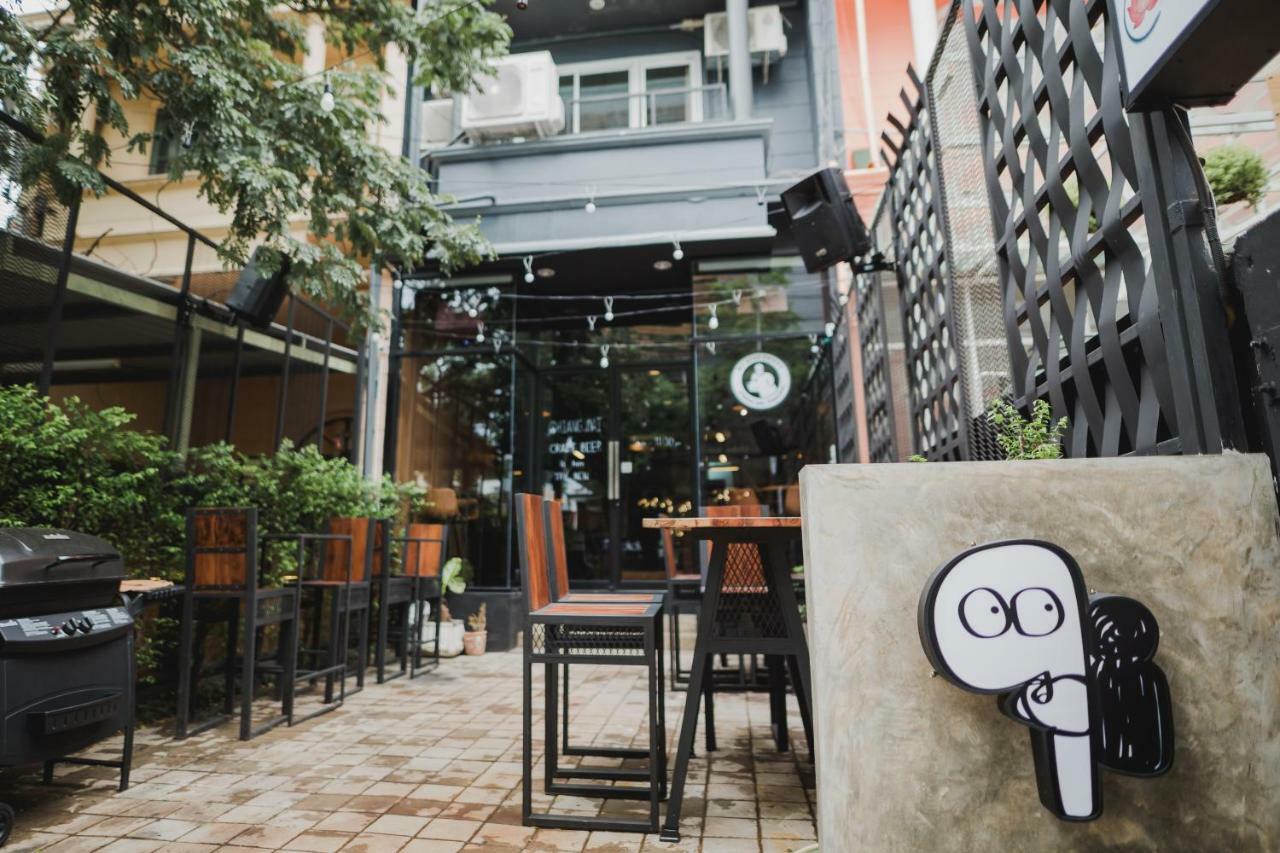 No.9 & Cafe Hostel *
