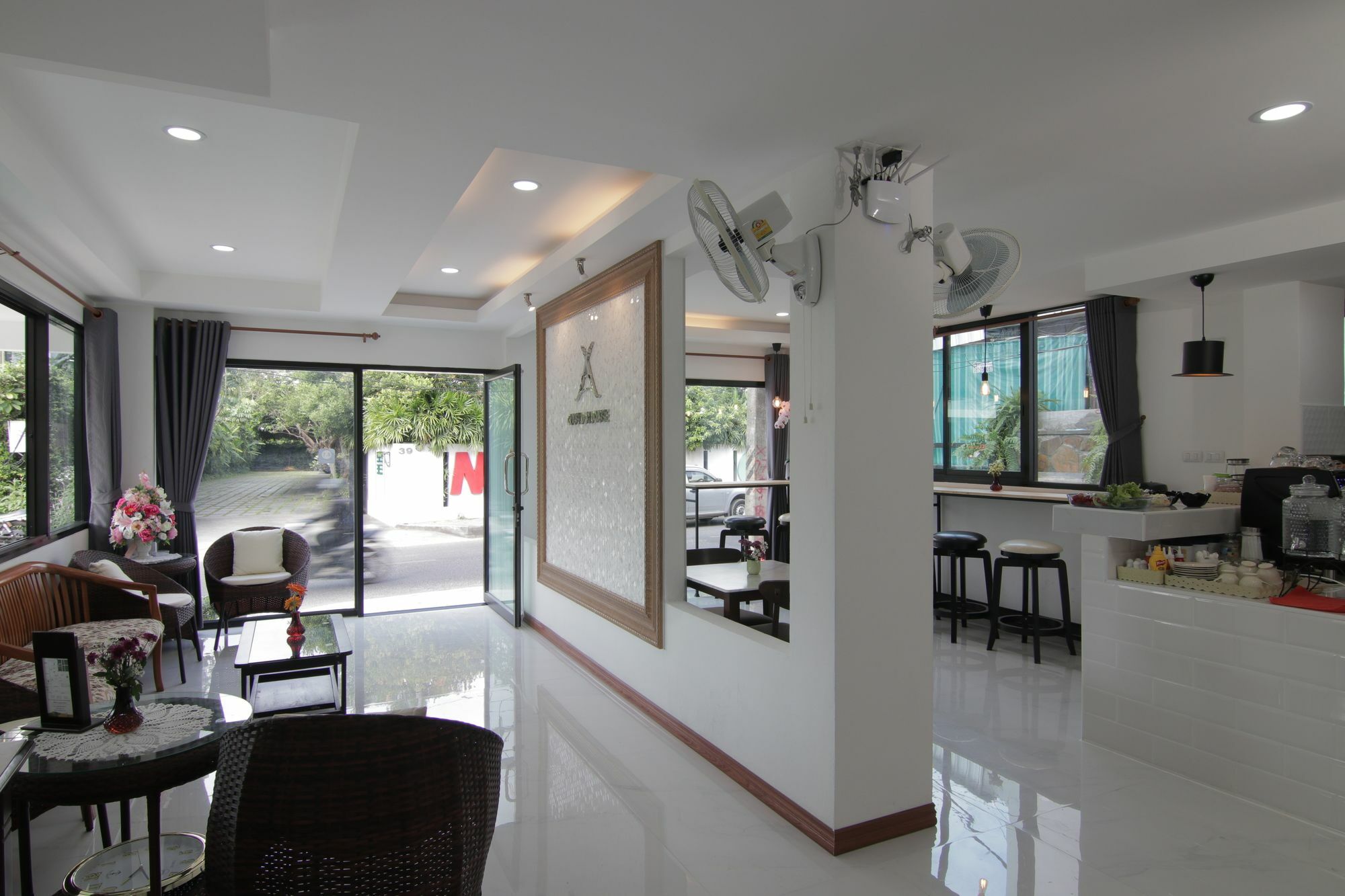 Gusto House 3*