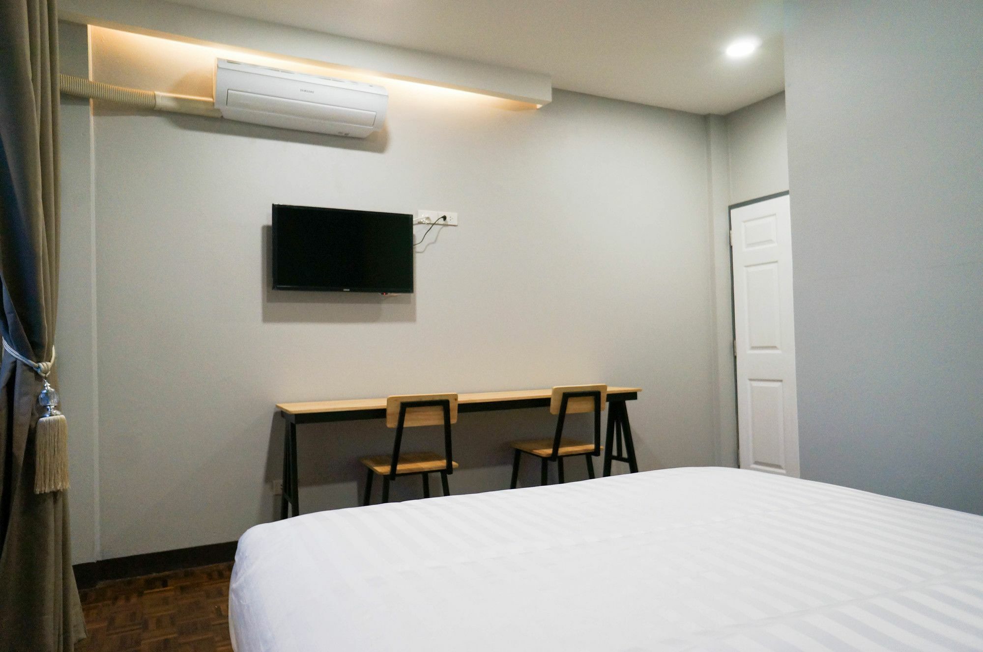 Hotel Lux Night Bazaar