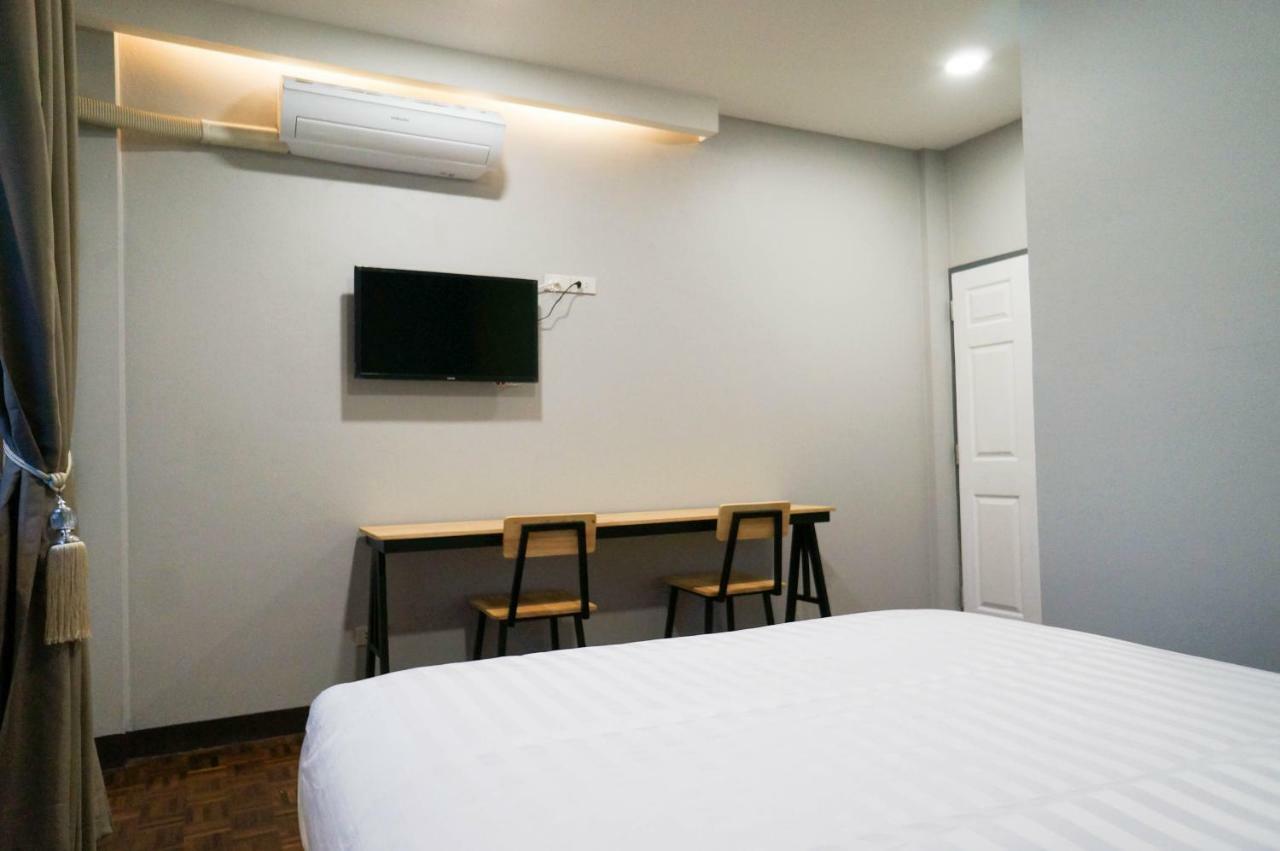 Hotel Lux Night Bazaar Chiang Mai