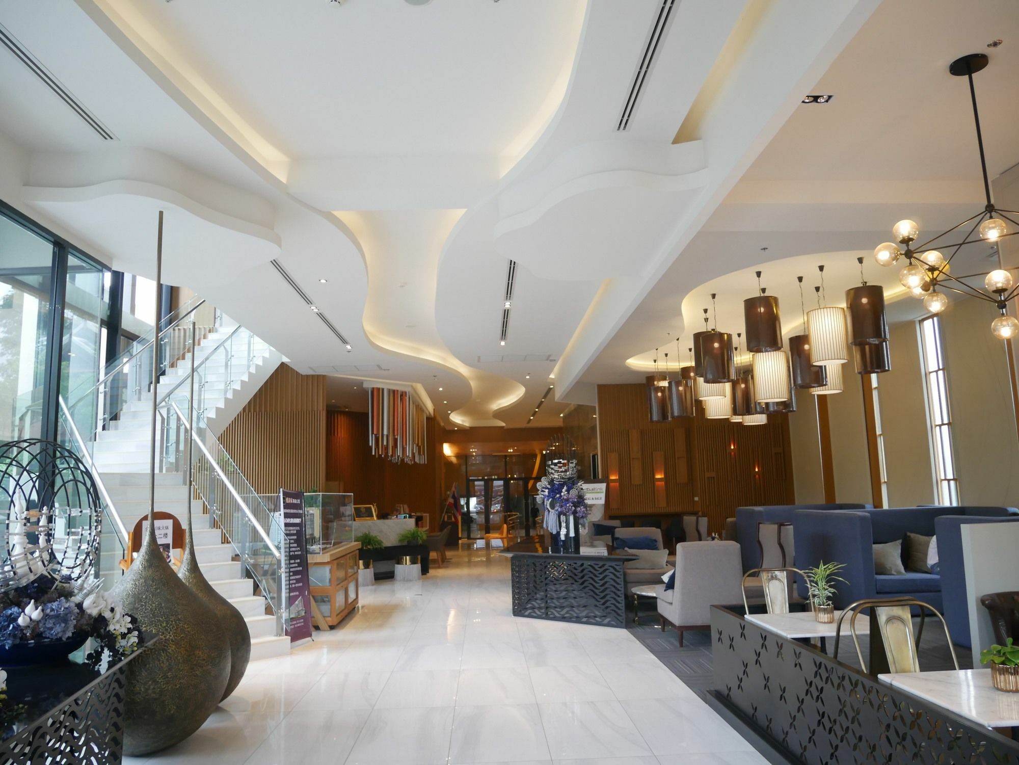 Hotel The Astra By Phatcha 3*