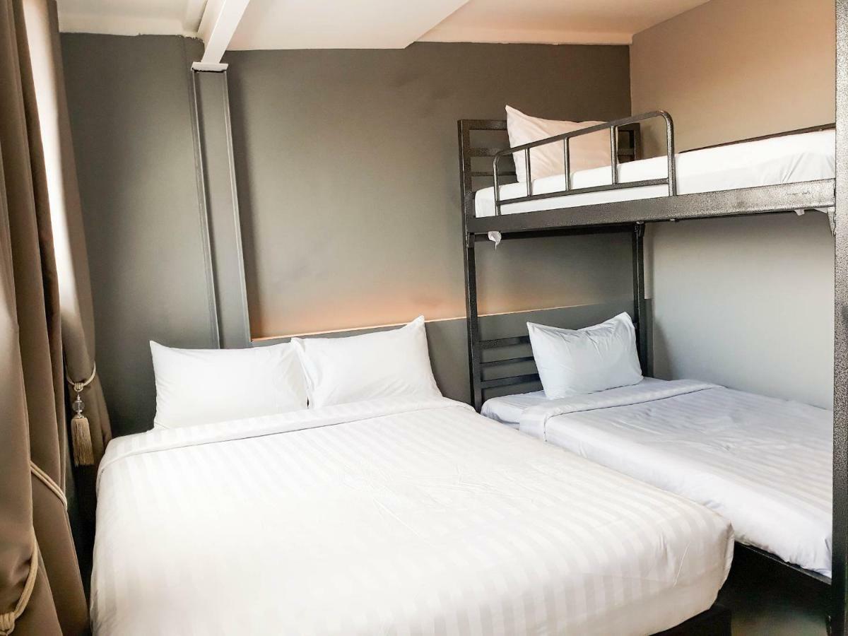 Hotel Lux Night Bazaar