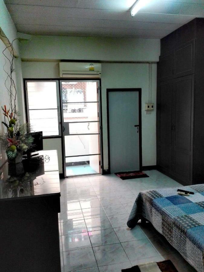 Like Hostel