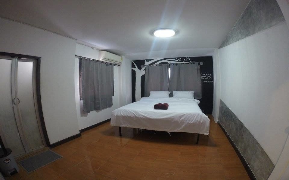 Purple Monkey Backpackers Hostel *