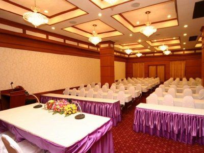 Chiangmai Ratanakosin Hotel 3*