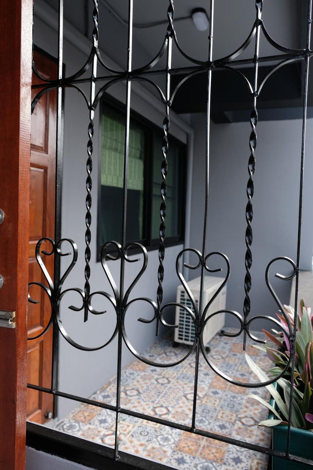 Hostel Tangmo House