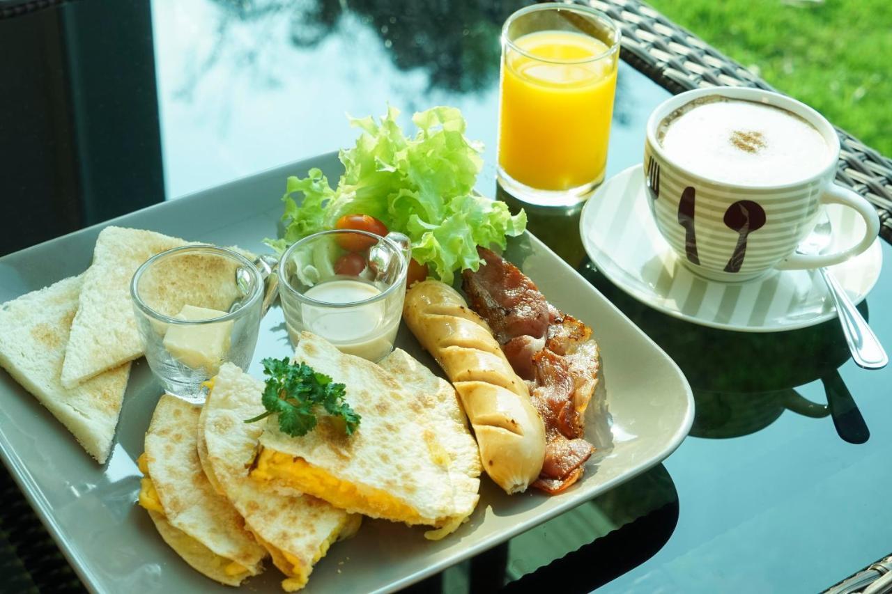 Hotel Nantra Chiangmai Riverfront 4*