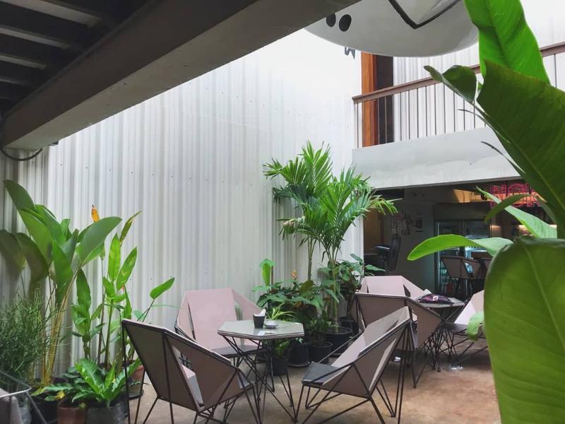 Thunder Bird Hostel *