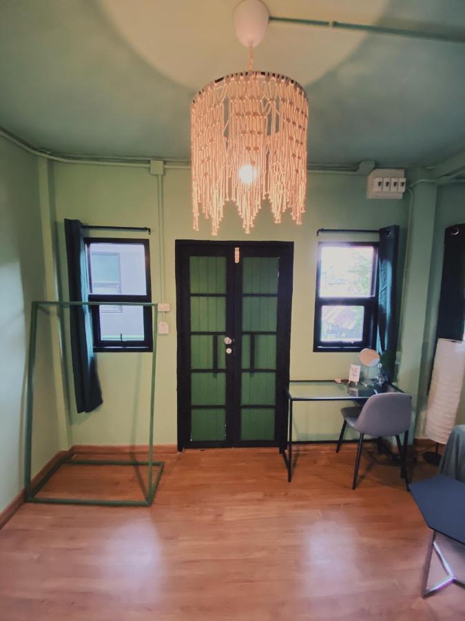 Chiangmai Moli (adults Only) Hostel
