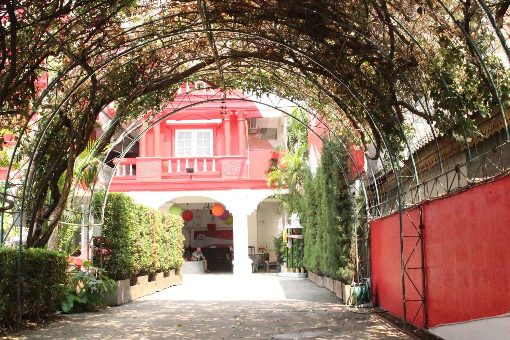 Royal Thapae Gate Hotel 2*