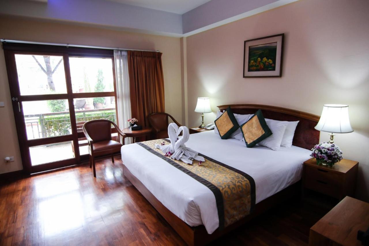 Woodfield - Sha Extra 4*