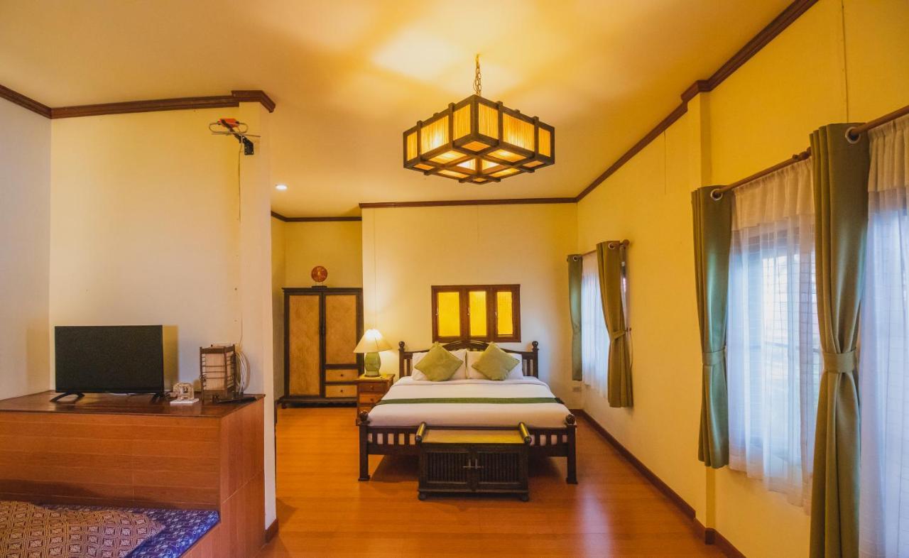 Joy's House & Tour Bed & Breakfast