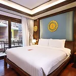 At Gate Thaphae Hotel
