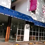 Four O\'Clock Hotel