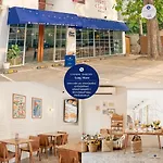 Four O\'Clock Hotel