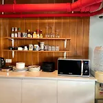 Hobnob Hostel (Adults Only)