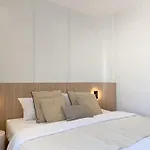Modern Luxury Suite King-Bed & For Easy Travel