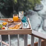 Taryn Tara Cafe And Stay