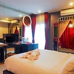 De Ja Moon Hostel