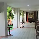 White Boutique Hotel And Spa