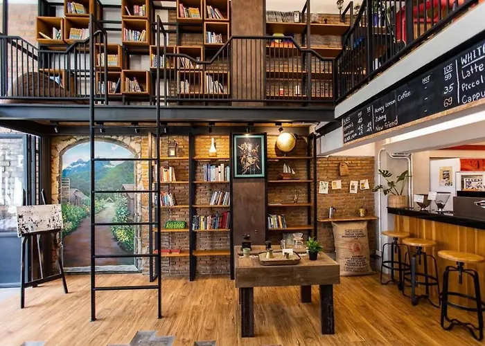 Hobnob Hostel (Adults Only)
