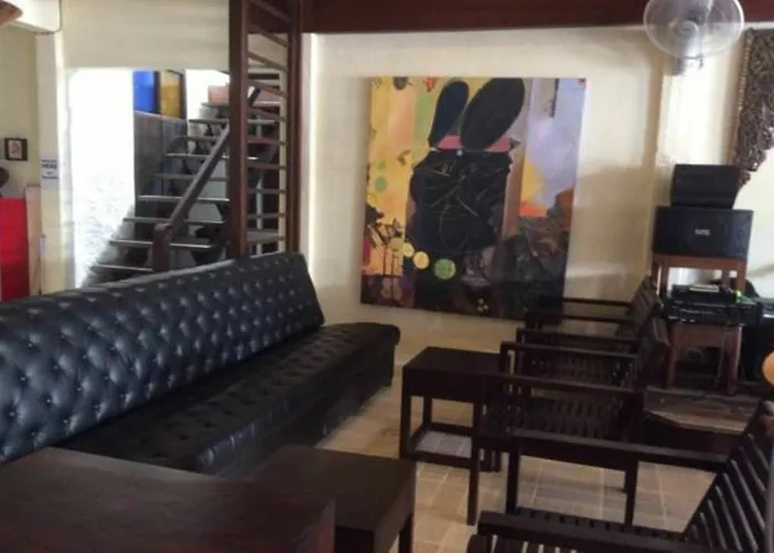 Thapae Backpackers Hostel (Adults Only)