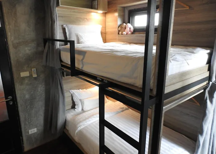 To Bed Poshtel