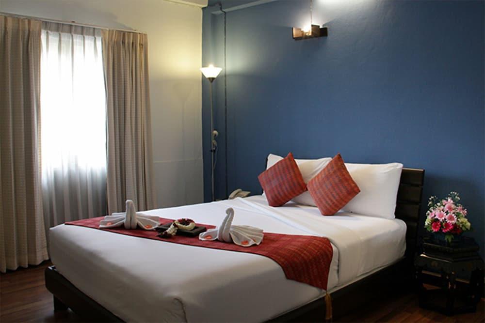 Hotel Maninarakorn 4*