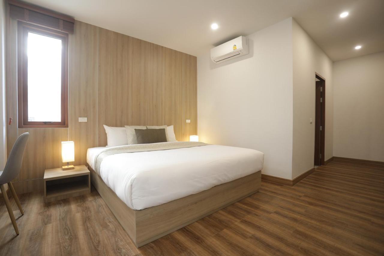 Four O'clock Hotel 3*