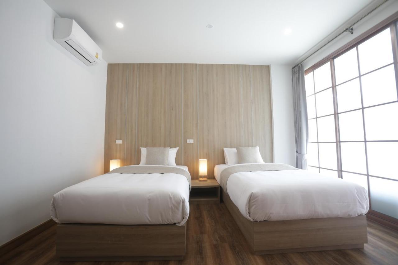 Four O'clock Hotel
