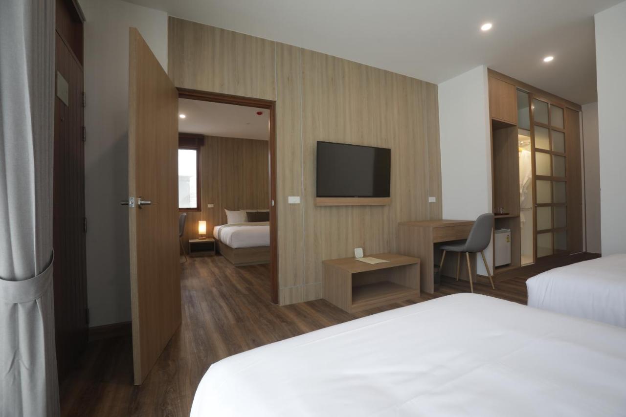 Four O'clock Hotel 3*