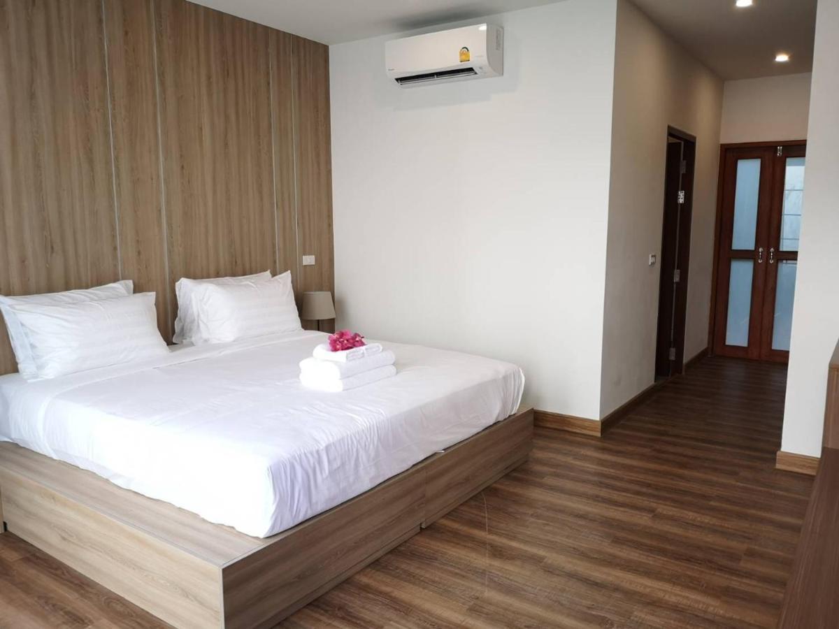 Four O'clock Hotel 3*