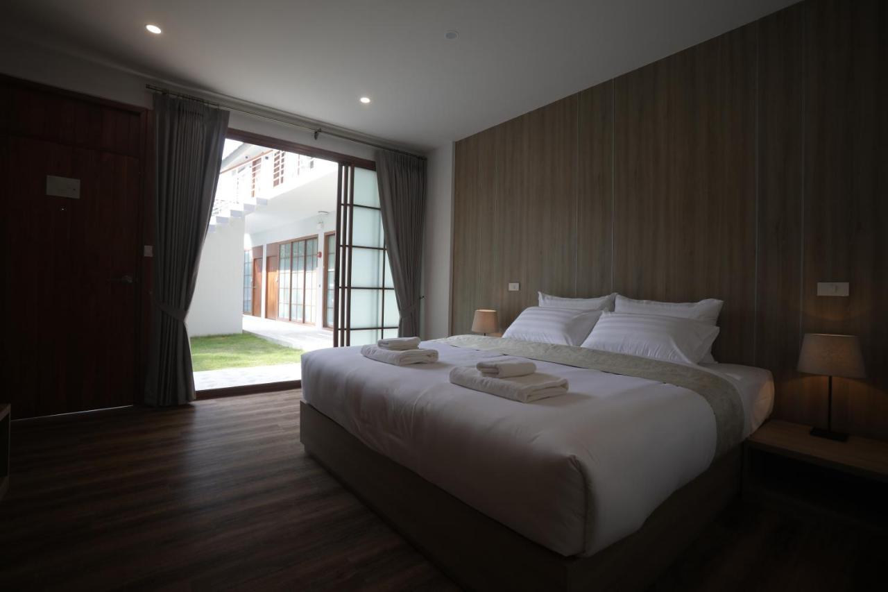 Hotel Four O'clock Chiang Mai