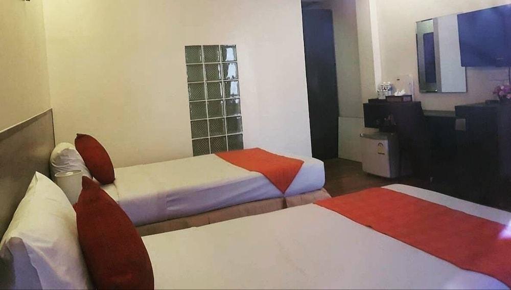 Maninarakorn Hotel 4*